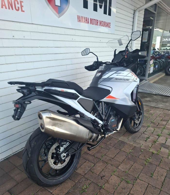 2023 KTM SUPER ADVENTURE S DUAL SPORTS