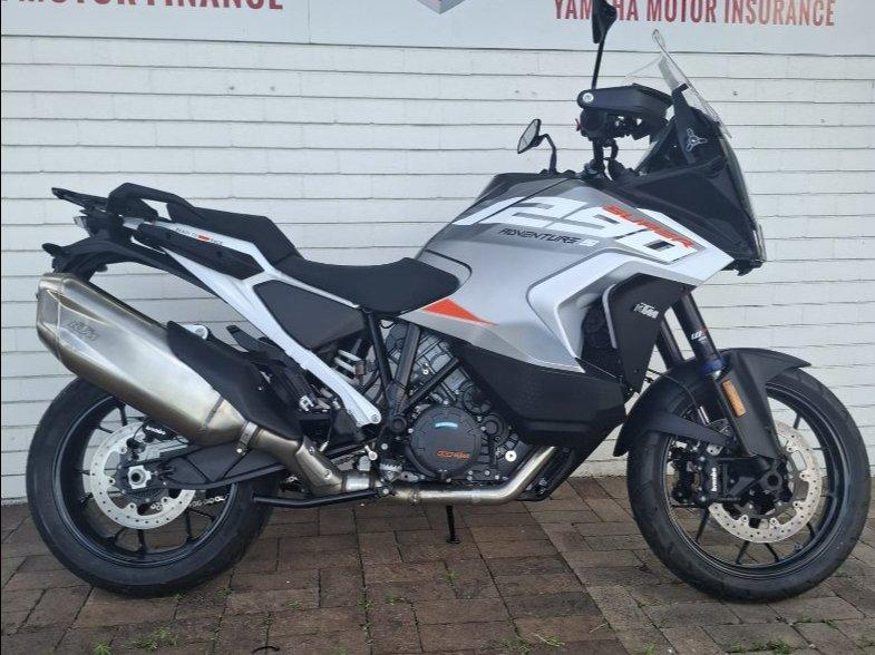 2023 KTM SUPER ADVENTURE S DUAL SPORTS