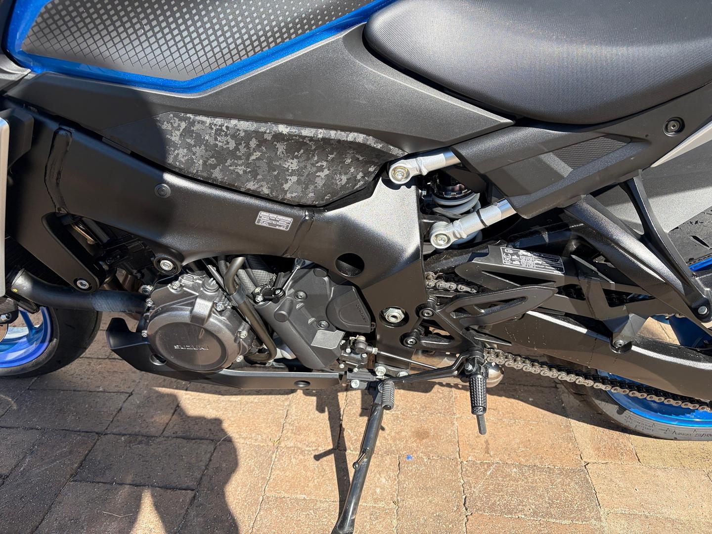 2023 SUZUKI GSX-S1000 ROAD