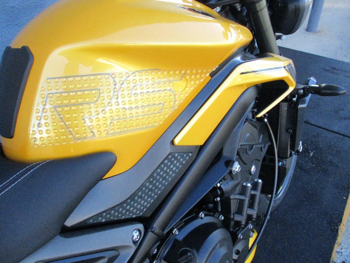2025 TRIUMPH STREET TRIPLE RS ROAD