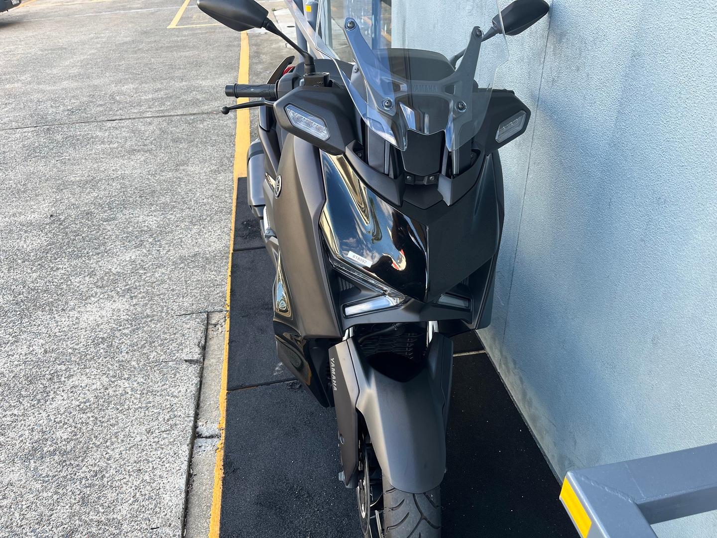 2025 YAMAHA XMAX 300 V2 SCOOTER