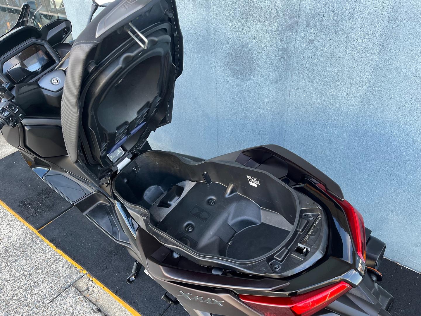 2025 YAMAHA XMAX 300 V2 SCOOTER