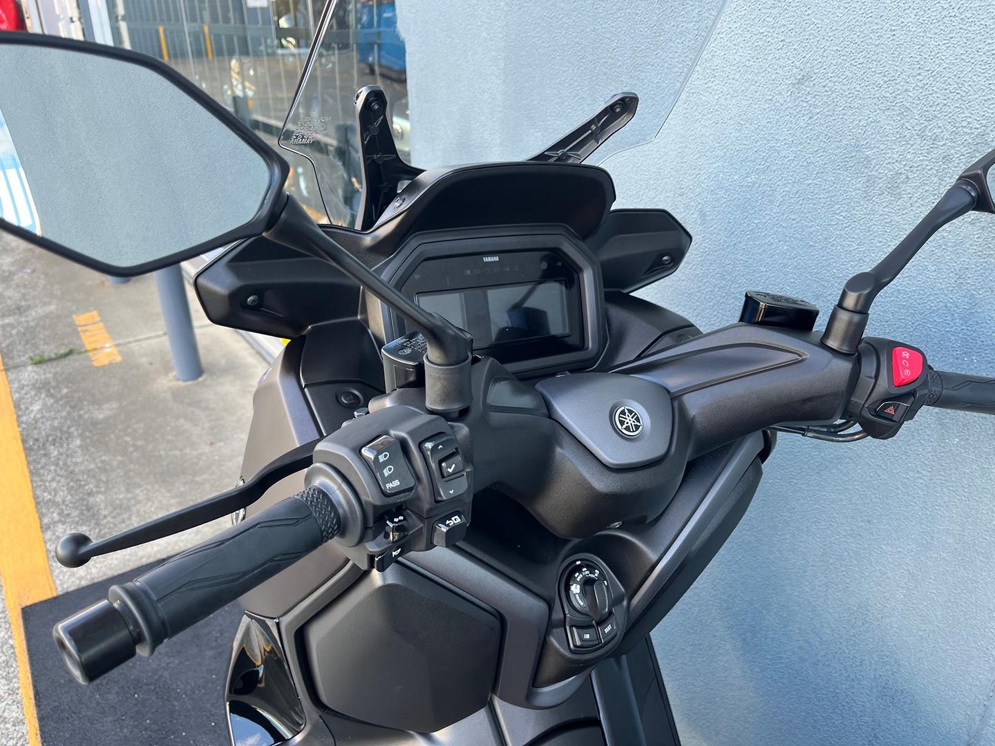 2025 YAMAHA XMAX 300 V2 SCOOTER