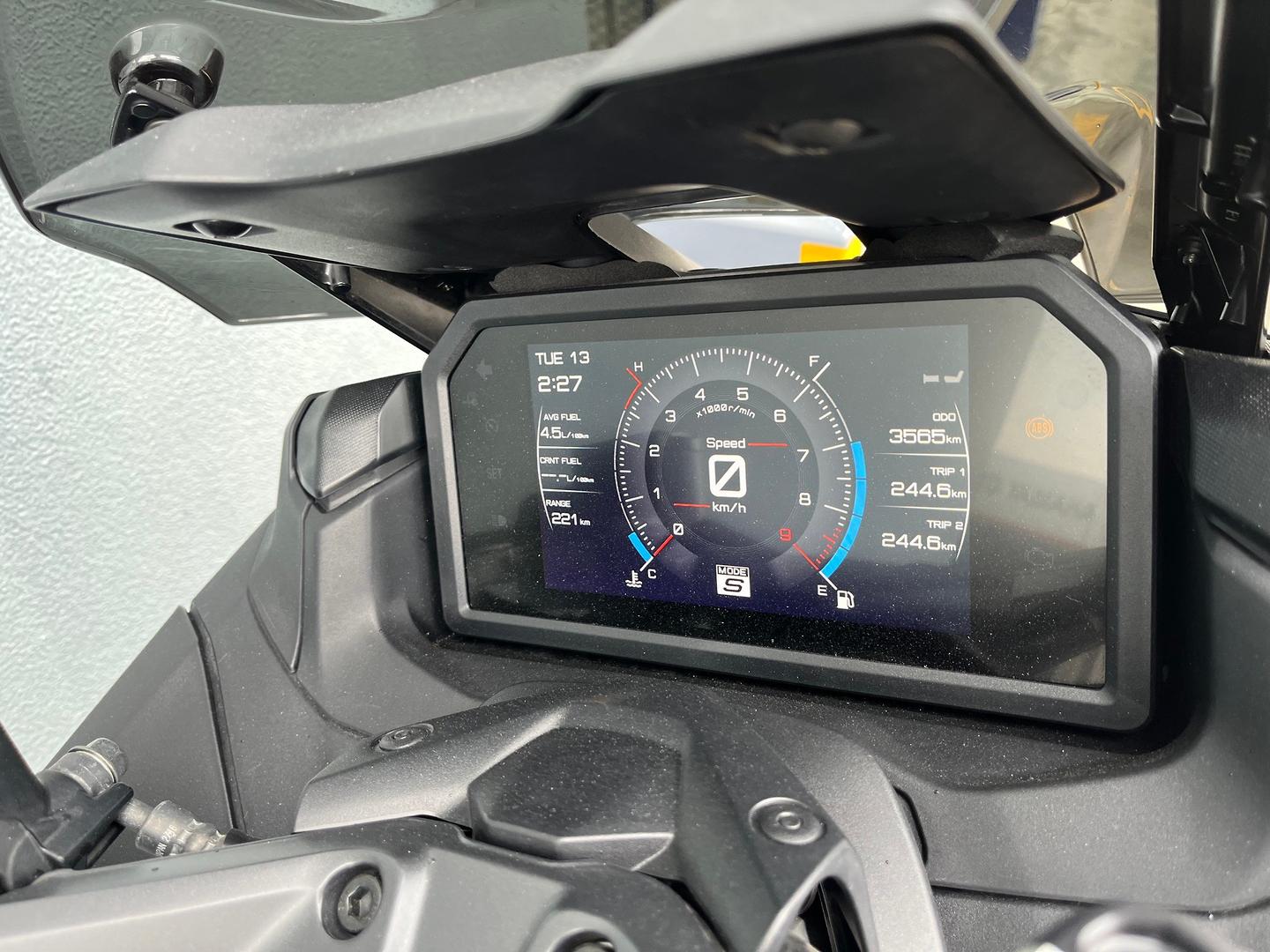 2023 YAMAHA TMAX 560 (ABS) SCOOTER