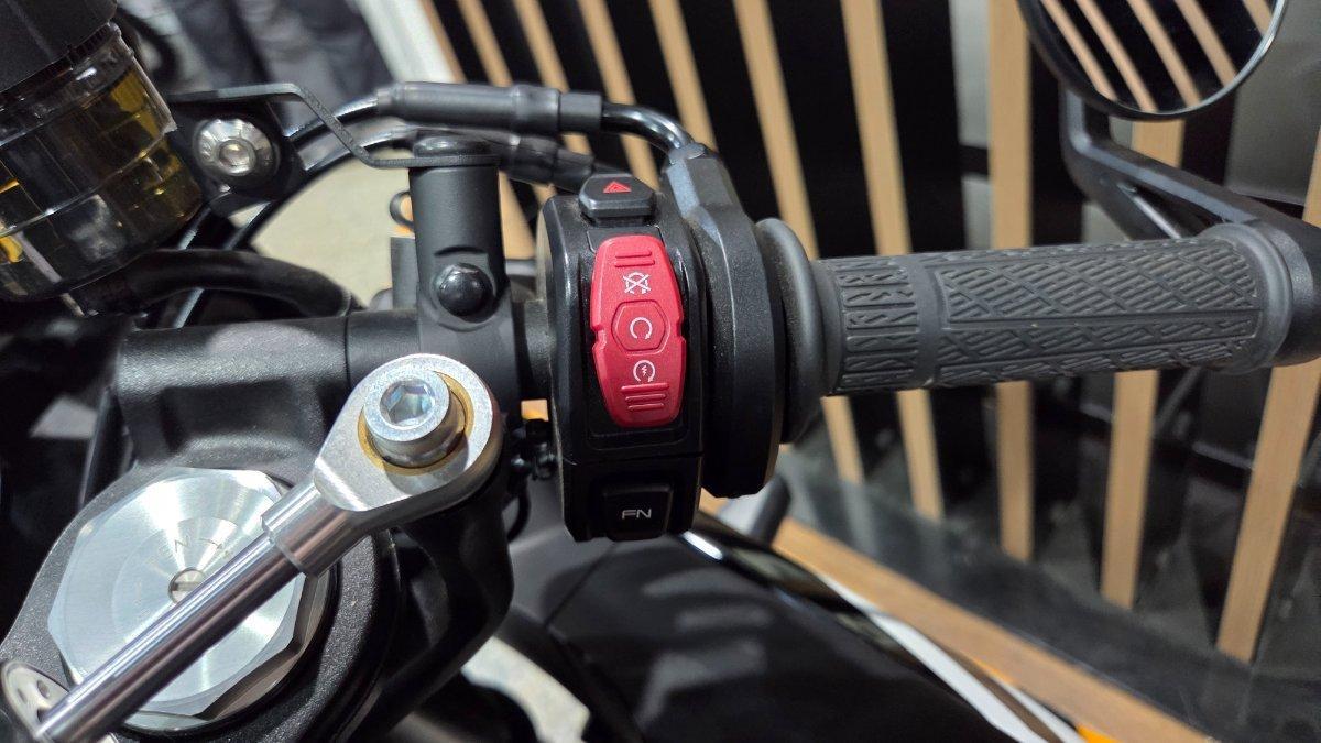 2025 CF MOTO 500 SR VOOM SPORTS