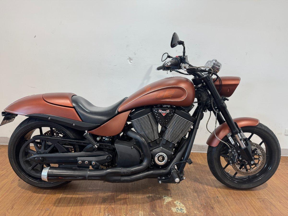 2011 VICTORY HAMMER CRUISER