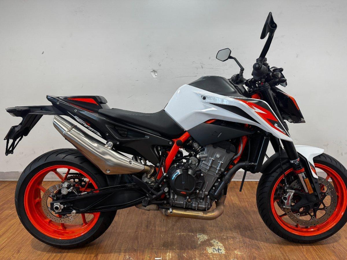 2021 KTM 890 DUKE R ROAD