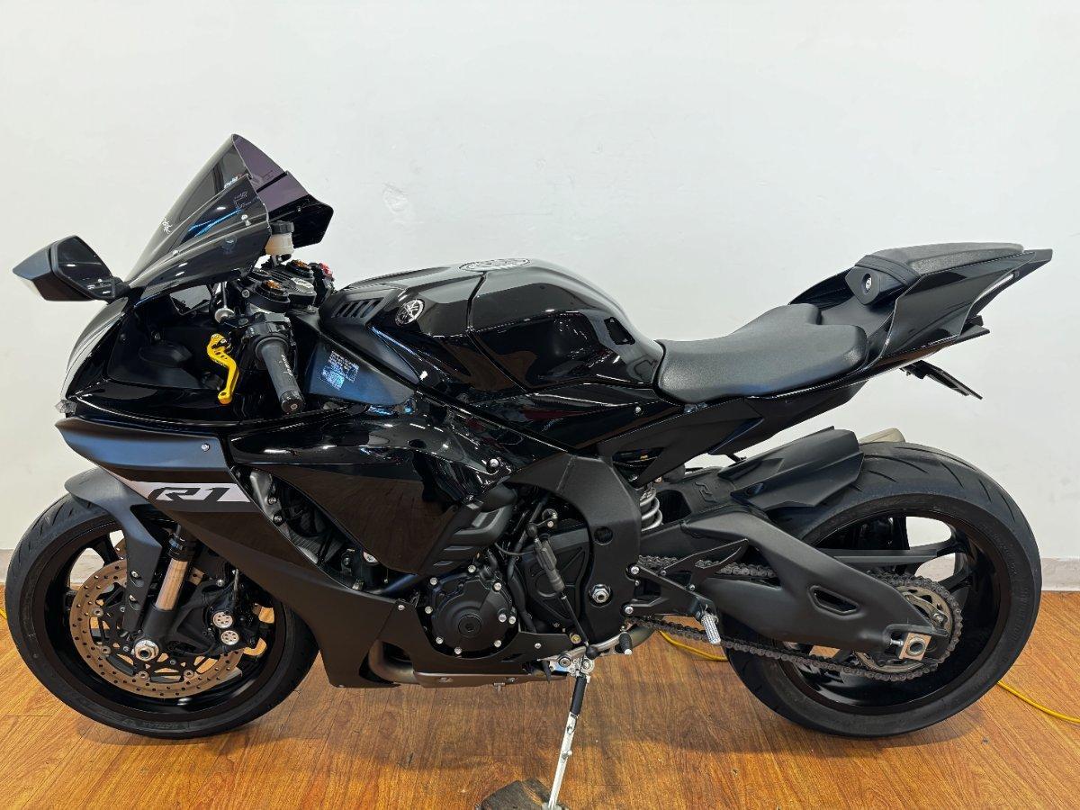 2023 YAMAHA YZF-R1 SPORTS