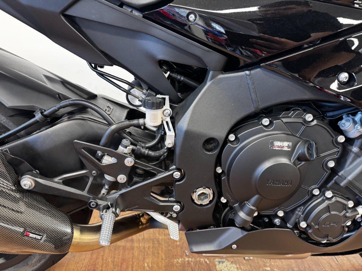 2023 YAMAHA YZF-R1 SPORTS