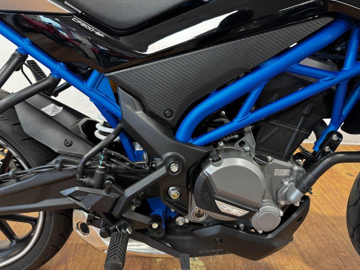 2024 CF MOTO 300 NK ABS ROAD