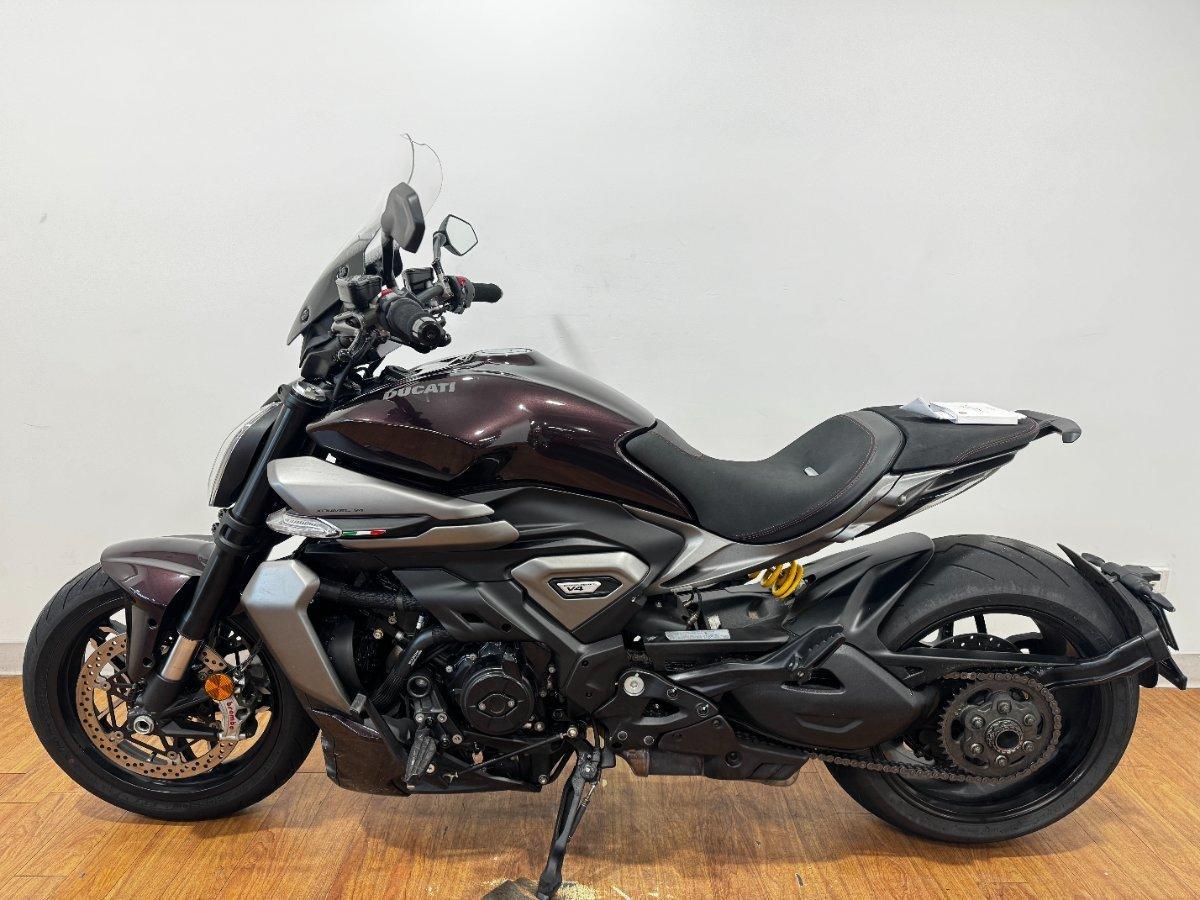 2025 DUCATI XDIAVEL V4 CRUISER