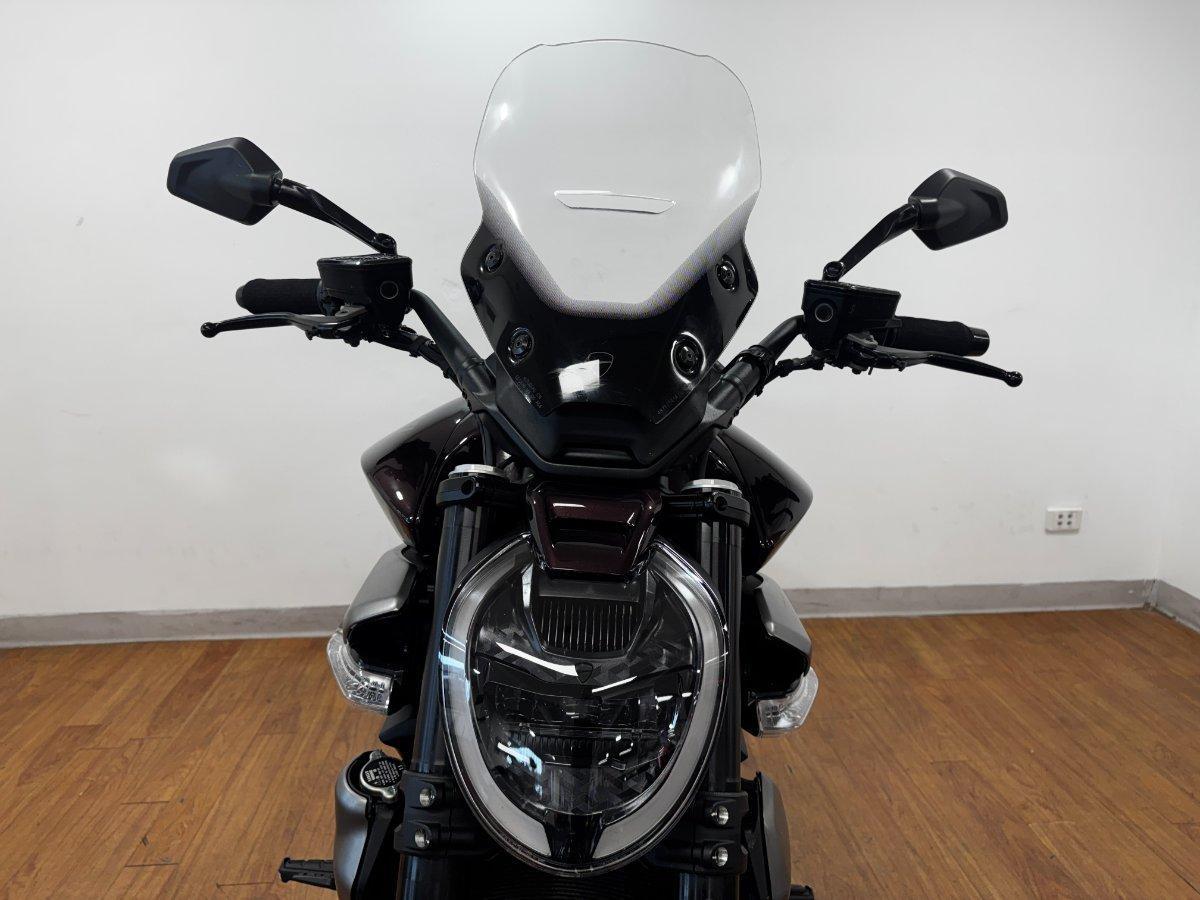 2025 DUCATI XDIAVEL V4 CRUISER