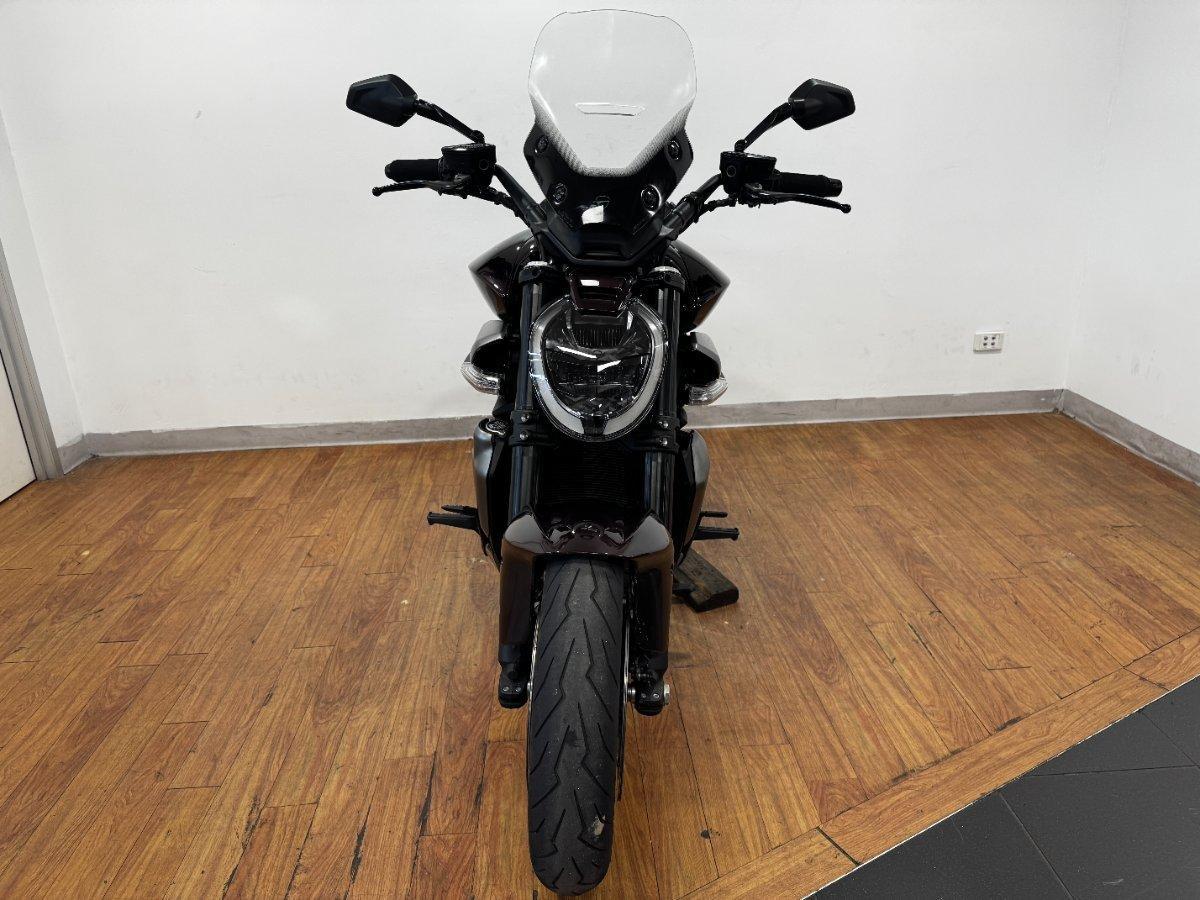 2025 DUCATI XDIAVEL V4 CRUISER