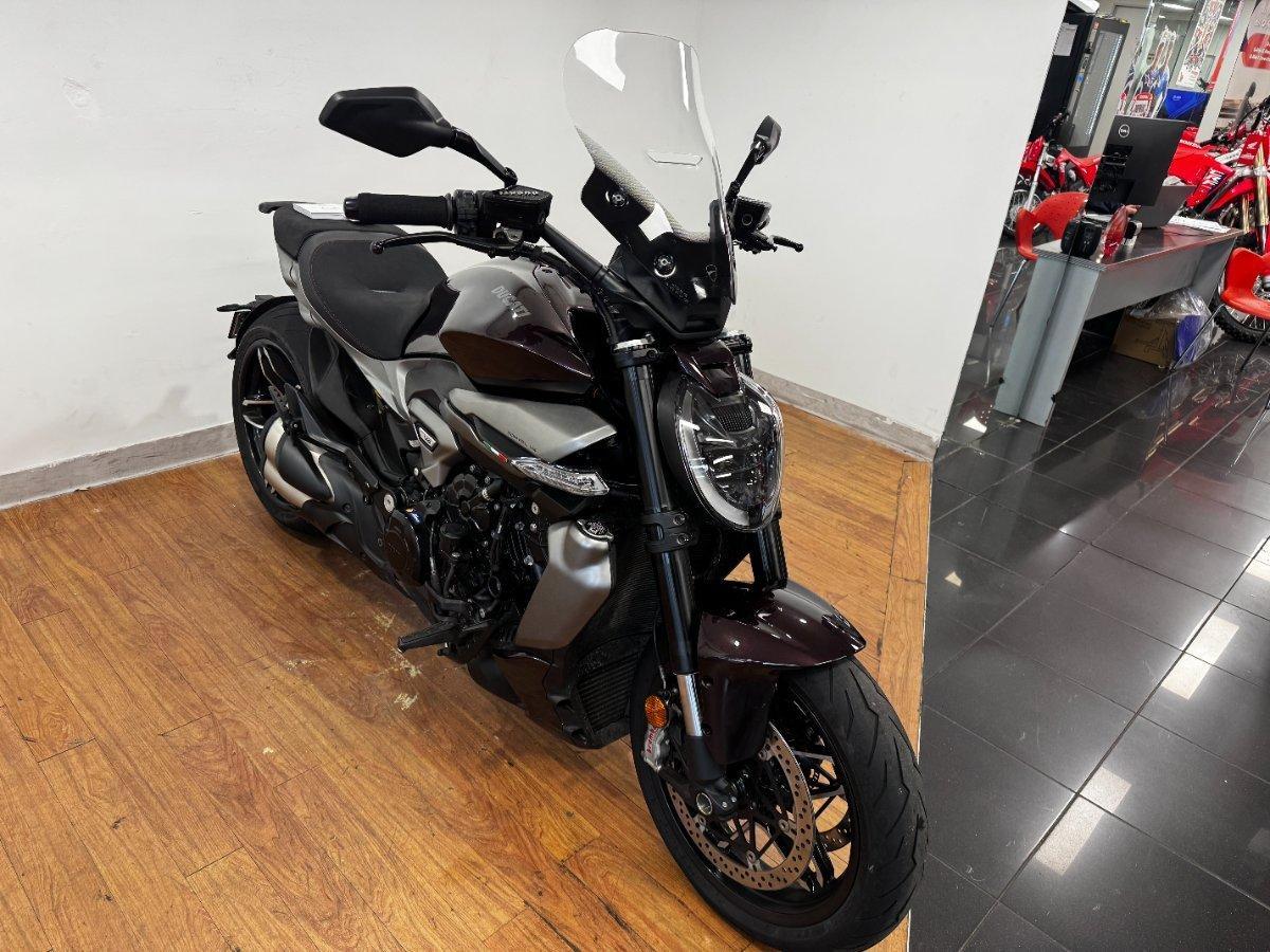 2025 DUCATI XDIAVEL V4 CRUISER