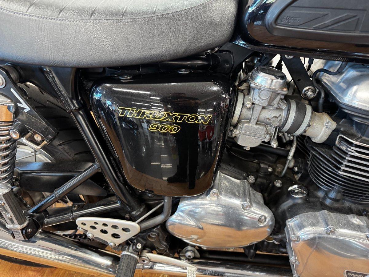 2010 TRIUMPH THRUXTON 900 ROAD