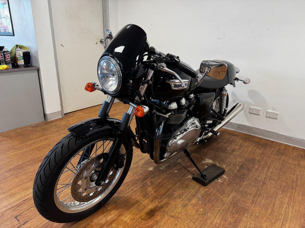 2010 TRIUMPH THRUXTON 900 ROAD