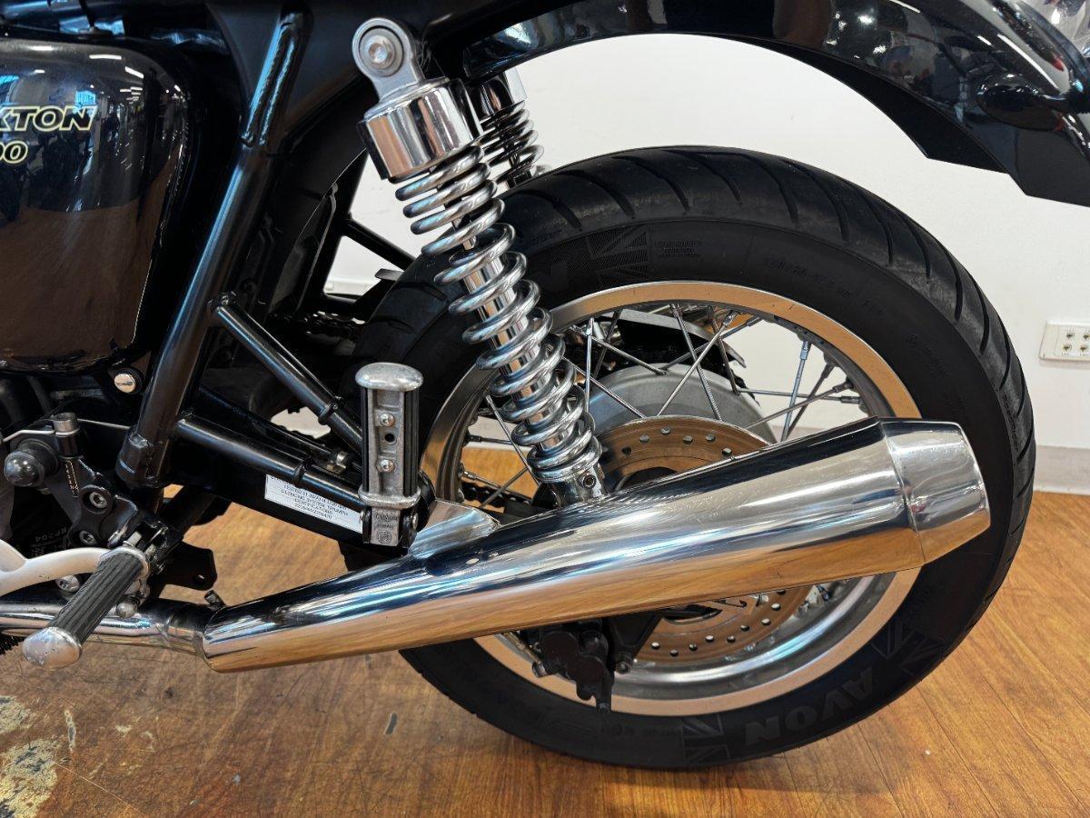 2010 TRIUMPH THRUXTON 900 ROAD