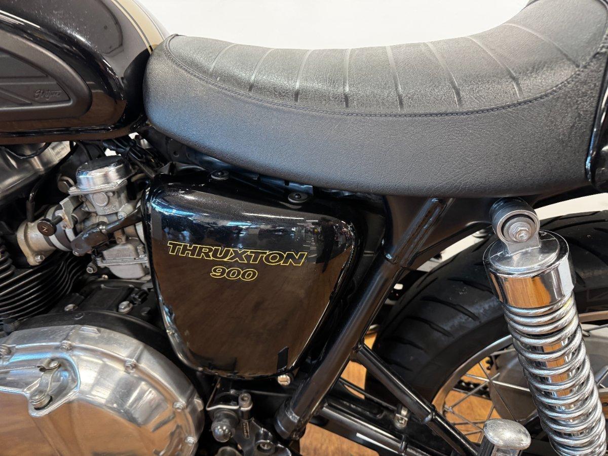 2010 TRIUMPH THRUXTON 900 ROAD