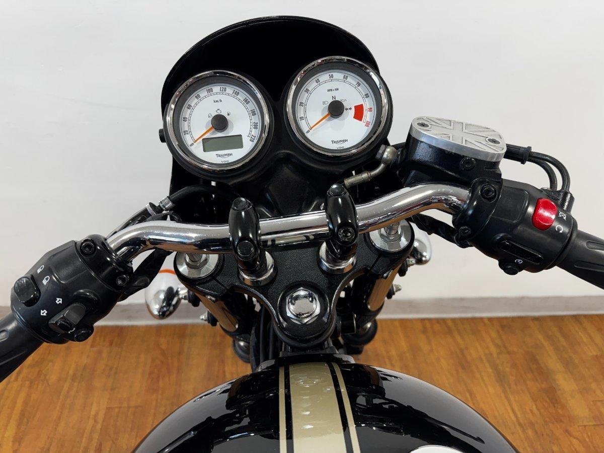 2010 TRIUMPH THRUXTON 900 ROAD