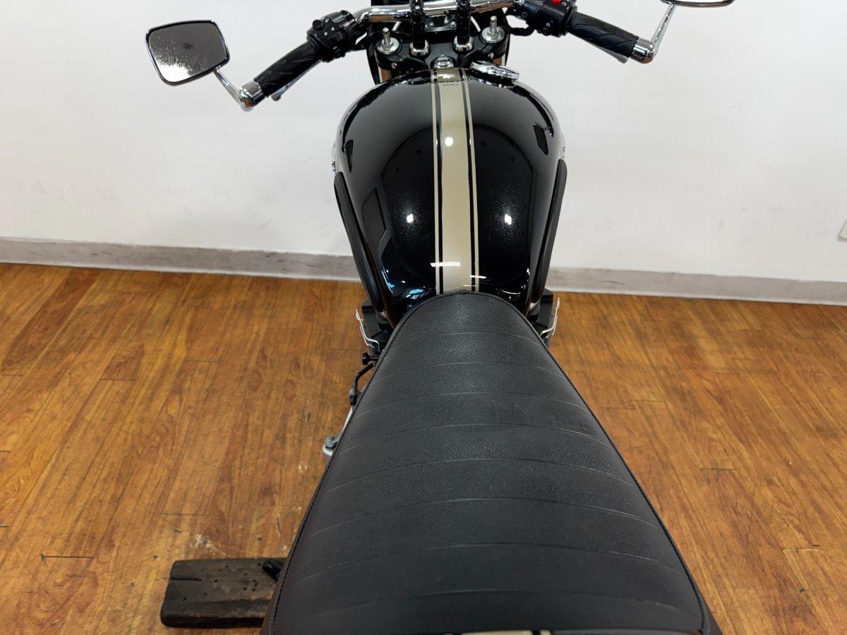 2010 TRIUMPH THRUXTON 900 ROAD