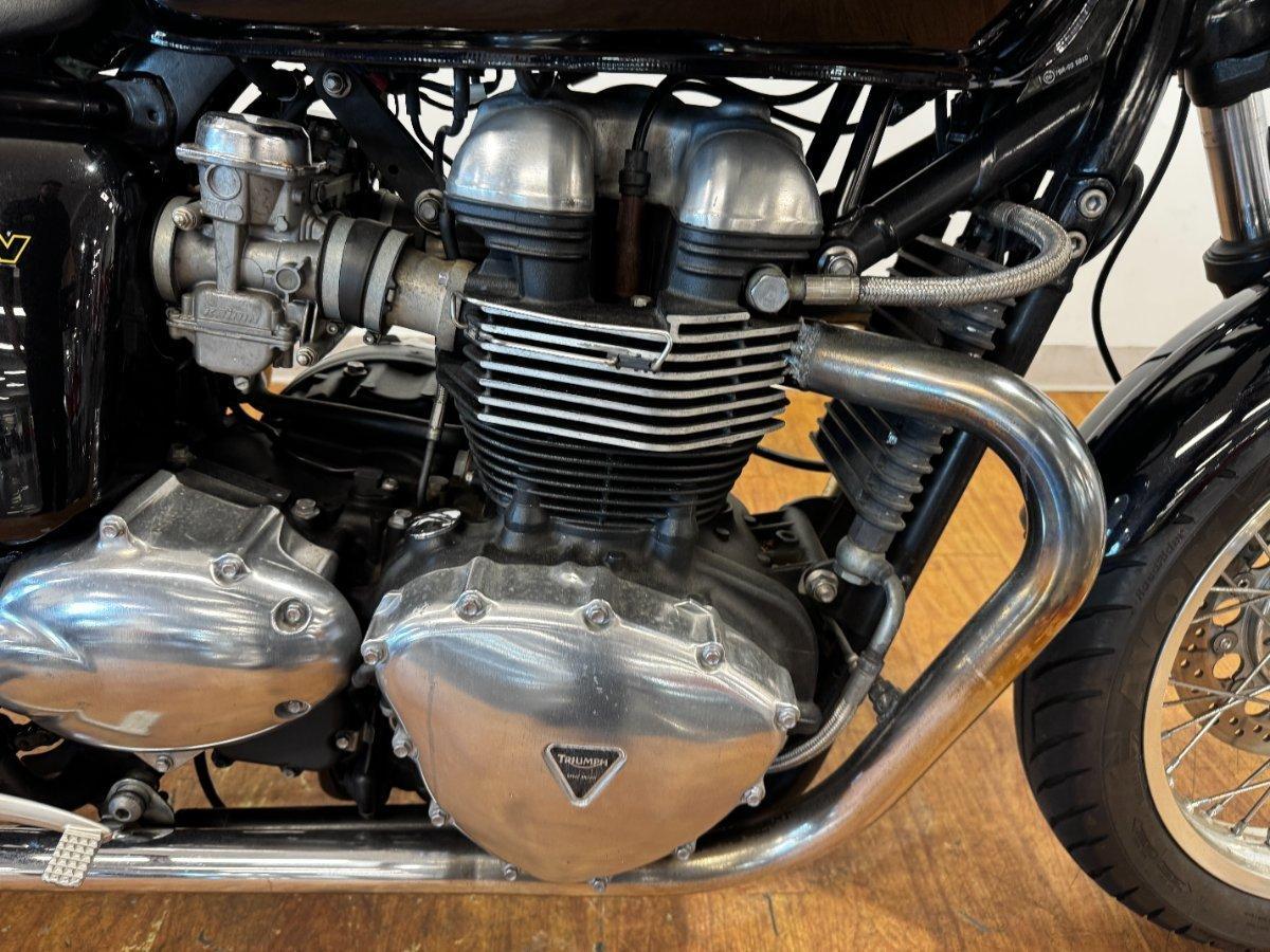 2010 TRIUMPH THRUXTON 900 ROAD
