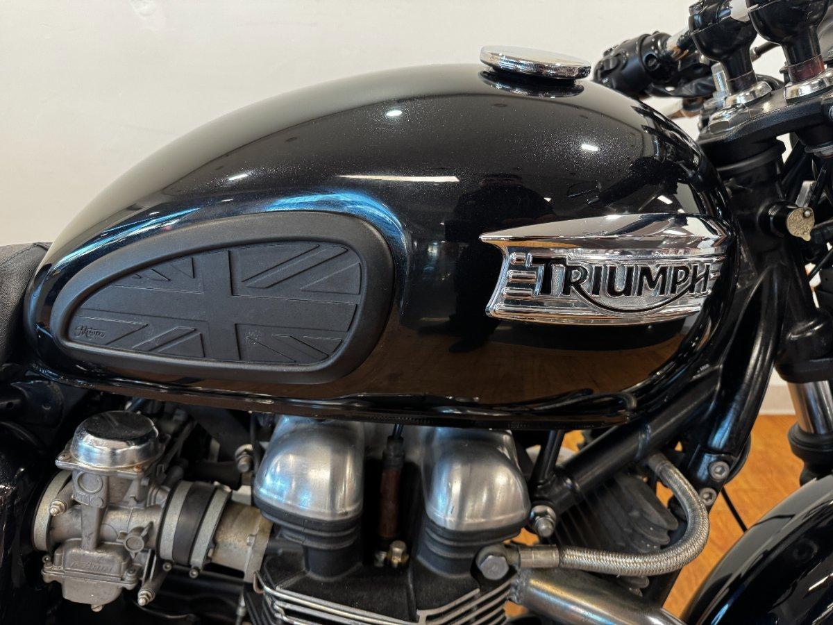 2010 TRIUMPH THRUXTON 900 ROAD