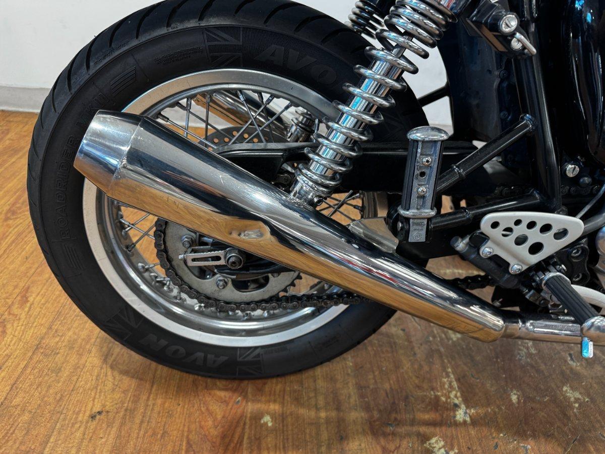 2010 TRIUMPH THRUXTON 900 ROAD
