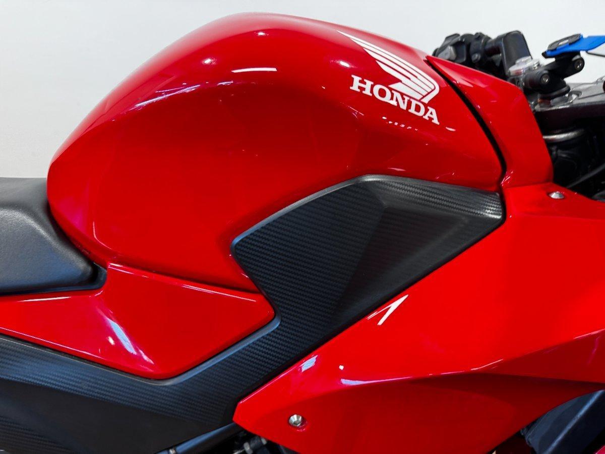 2015 HONDA CBR300R (ABS) ROAD