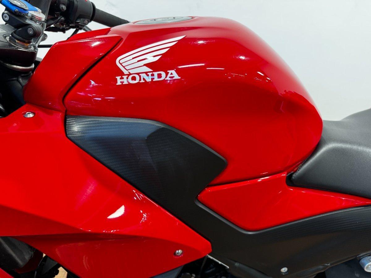 2015 HONDA CBR300R (ABS) ROAD