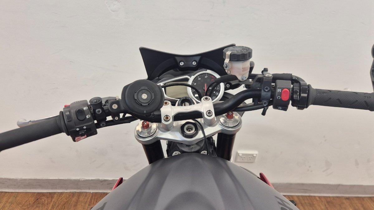 2014 TRIUMPH STREET TRIPLE R ROAD