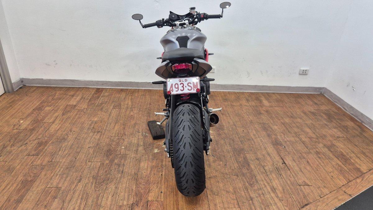 2014 TRIUMPH STREET TRIPLE R ROAD