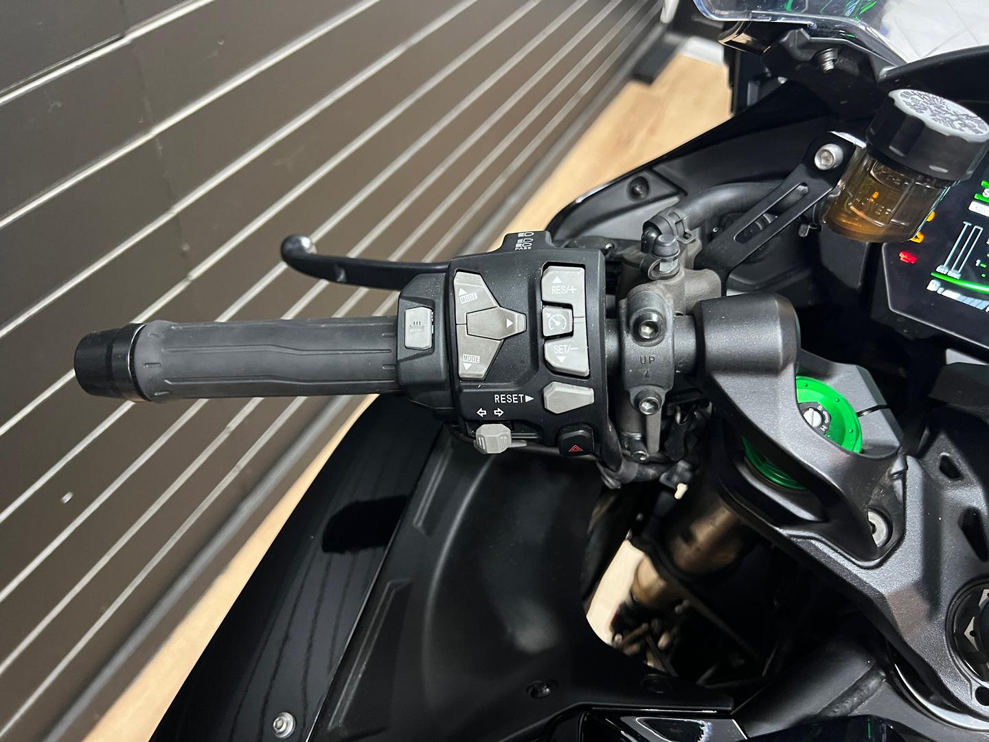 2024 KAWASAKI NINJA H2 SX SPORTS