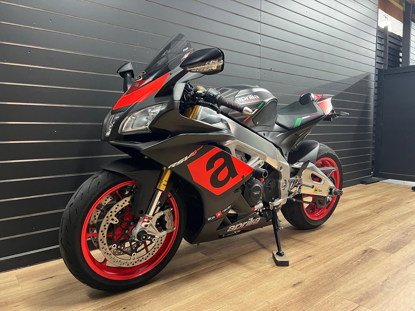 2018 APRILIA RSV4 RR SPORTS