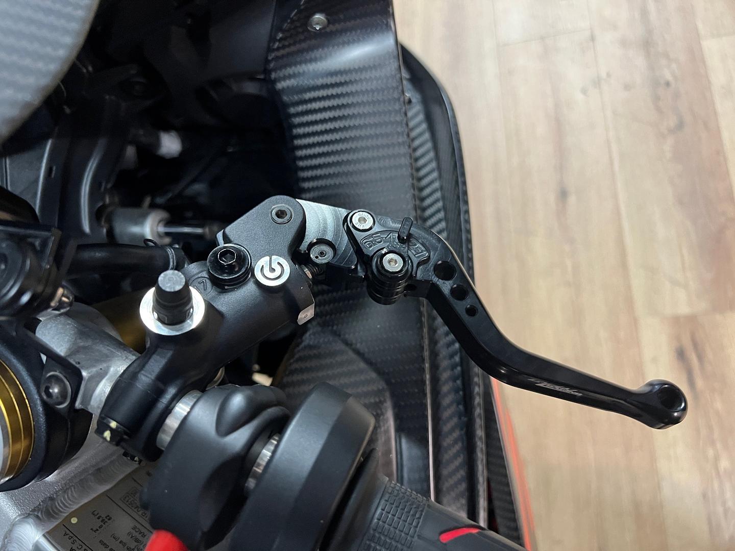 2018 APRILIA RSV4 RR SPORTS