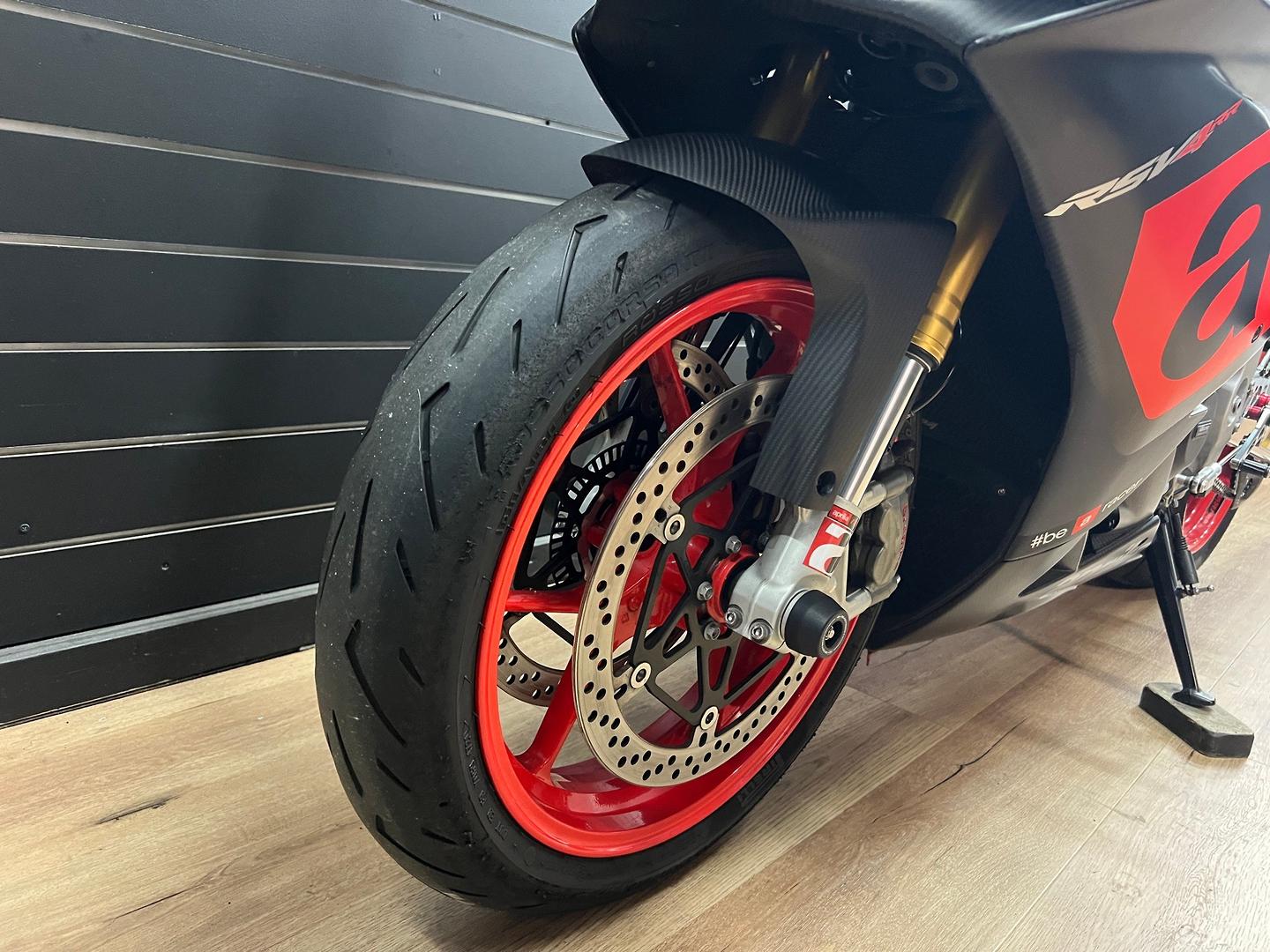 2018 APRILIA RSV4 RR SPORTS