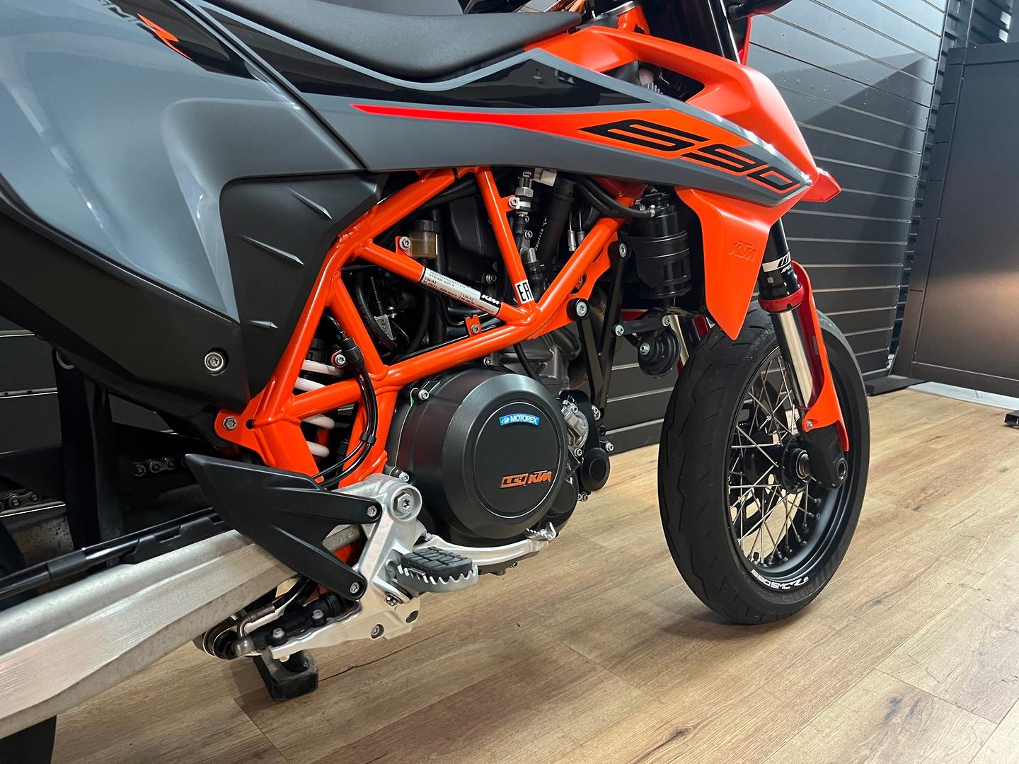 2021 KTM 690 SMC R SUPERMOTARD