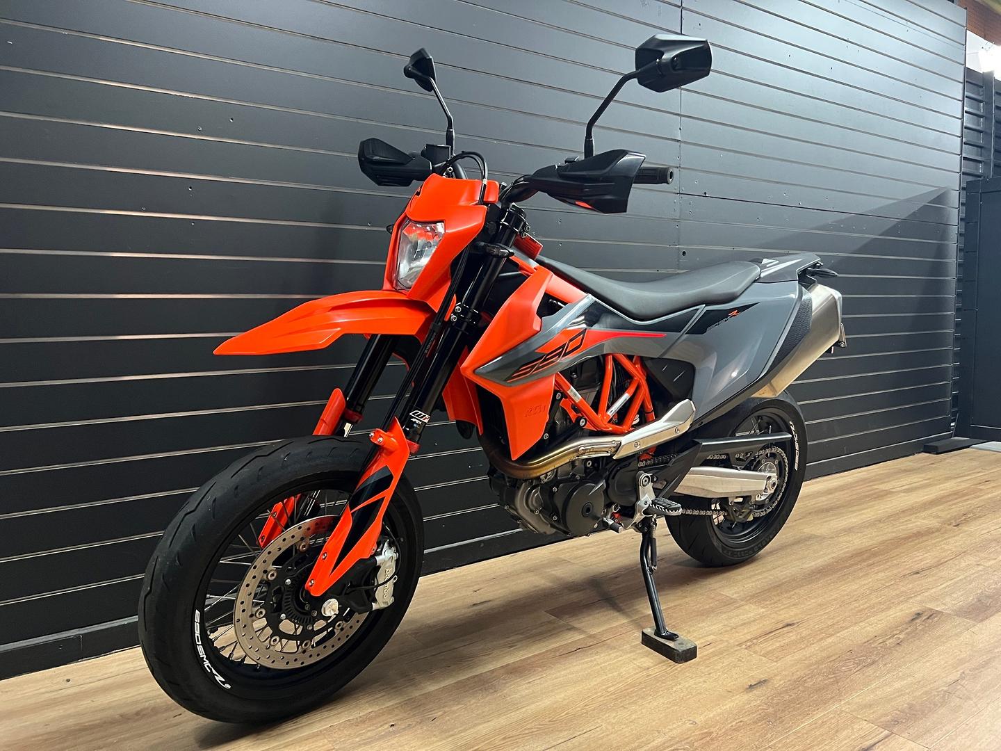 2021 KTM 690 SMC R SUPERMOTARD