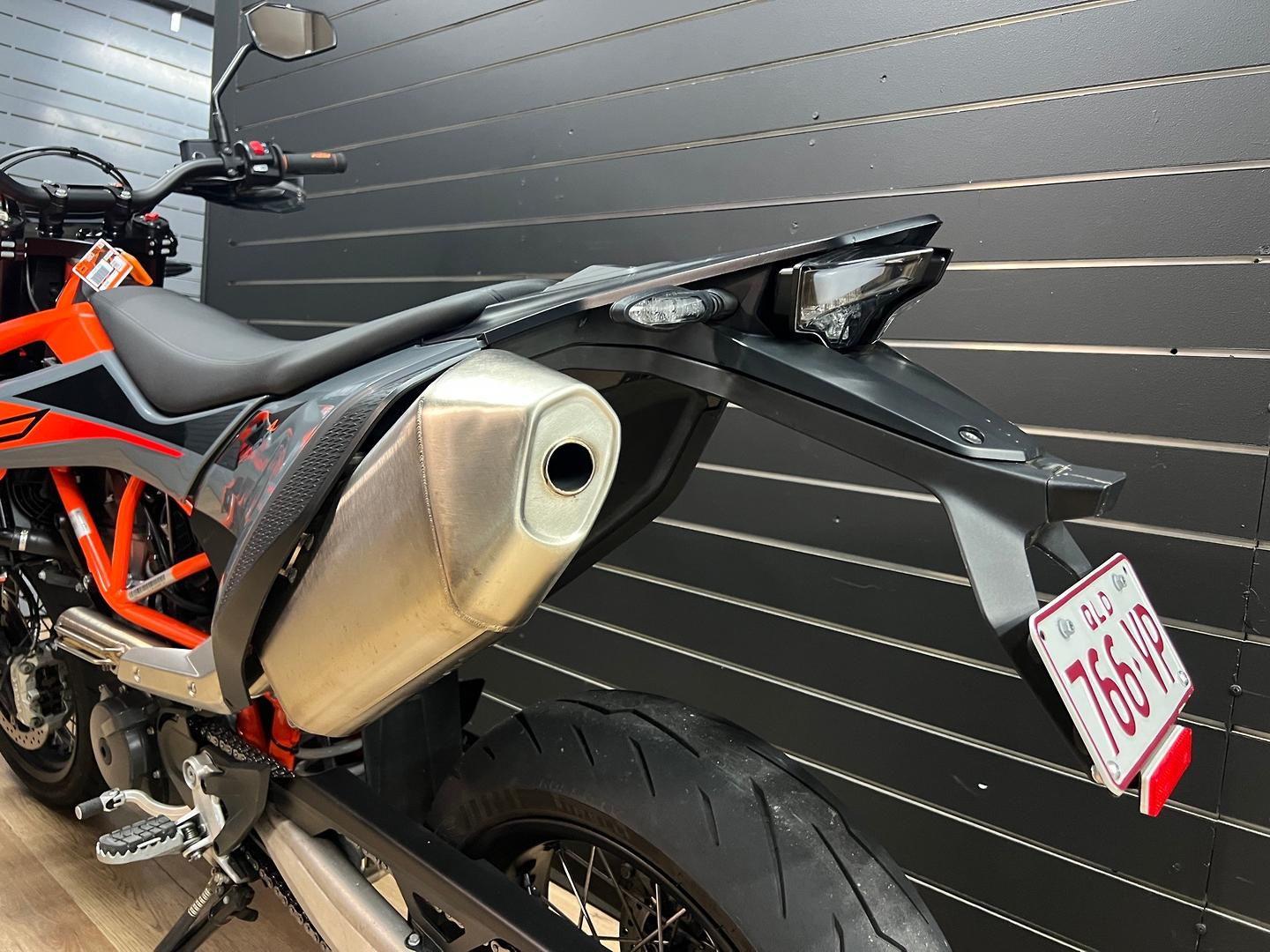 2021 KTM 690 SMC R SUPERMOTARD