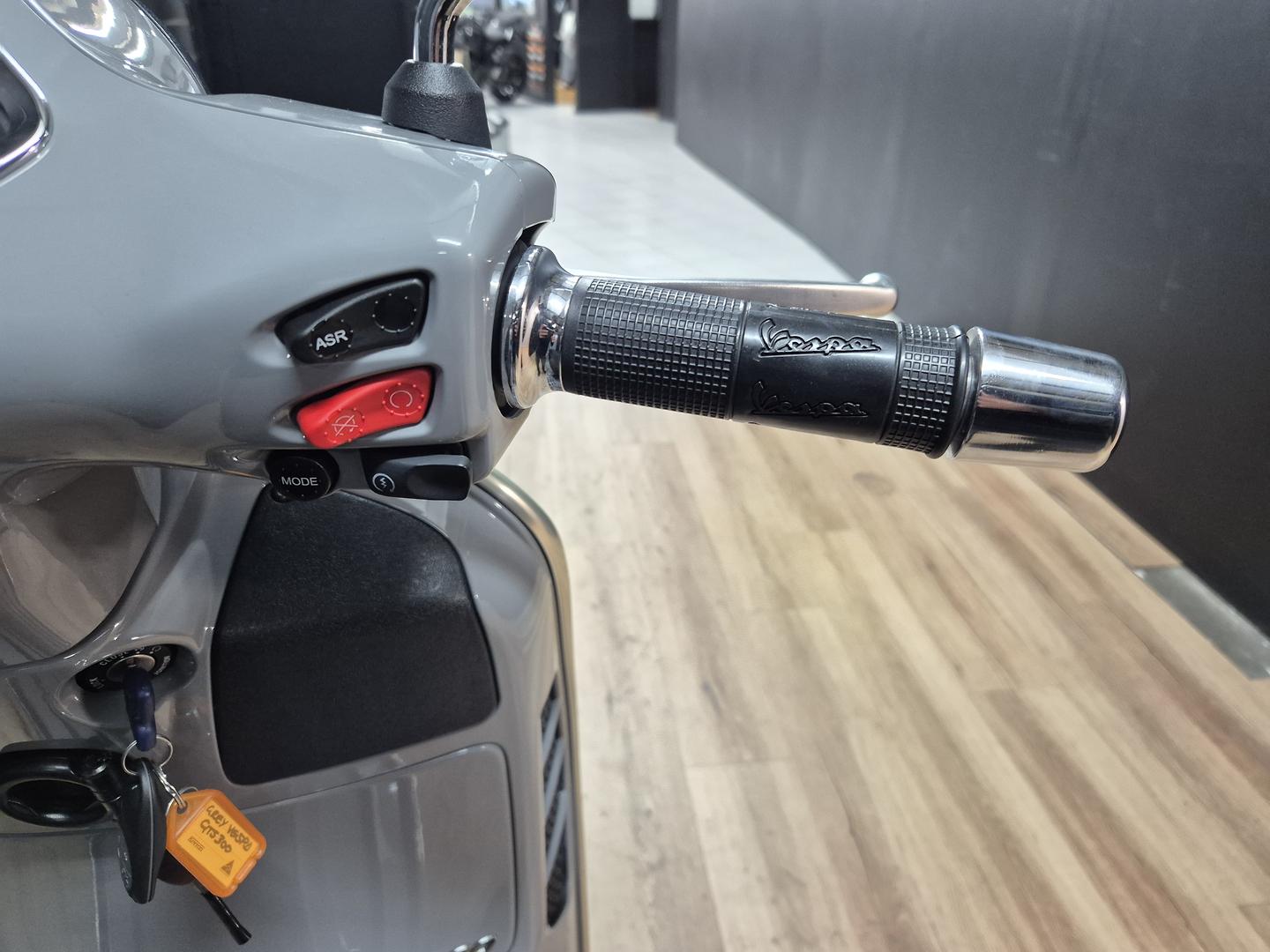 2022 VESPA GTS 300 SUPER SPORT SCOOTER