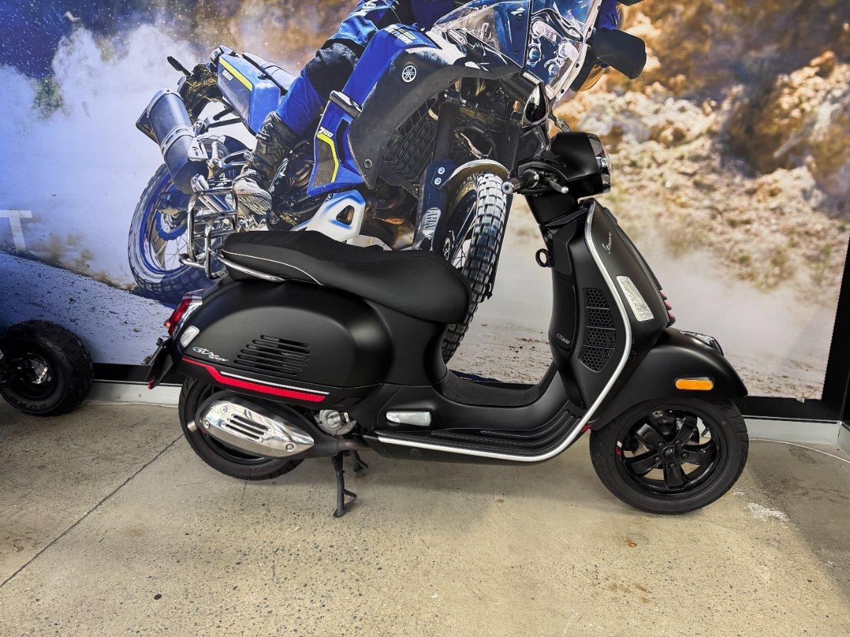 2021 VESPA GTS 300 SUPER SPORT HPE SCOOTER