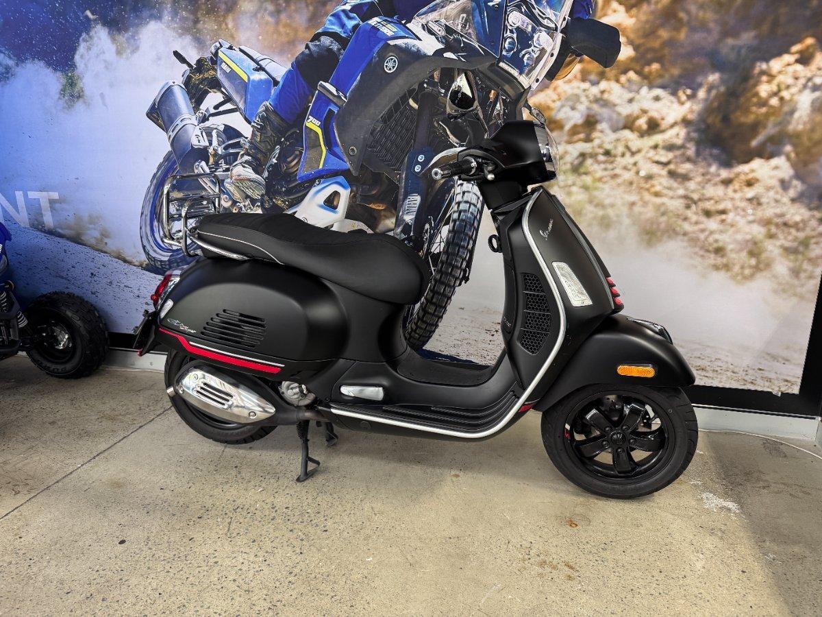 2021 VESPA GTS 300 SUPER SPORT HPE SCOOTER