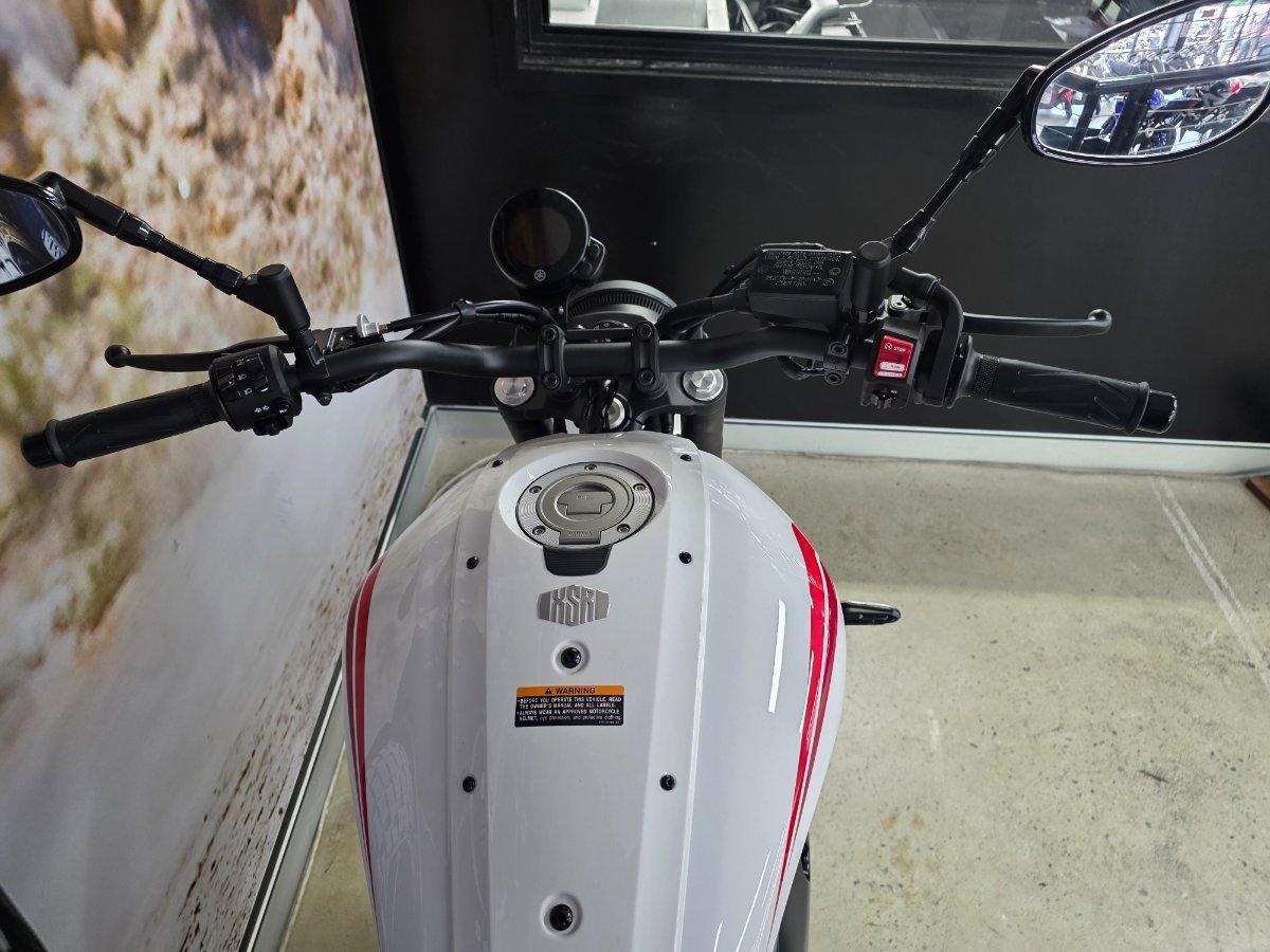 2025 YAMAHA XSR700 ROAD