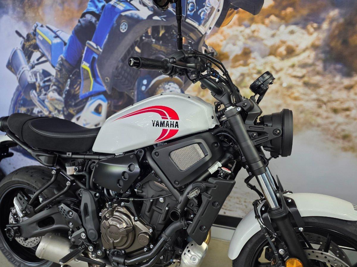 2025 YAMAHA XSR700 ROAD