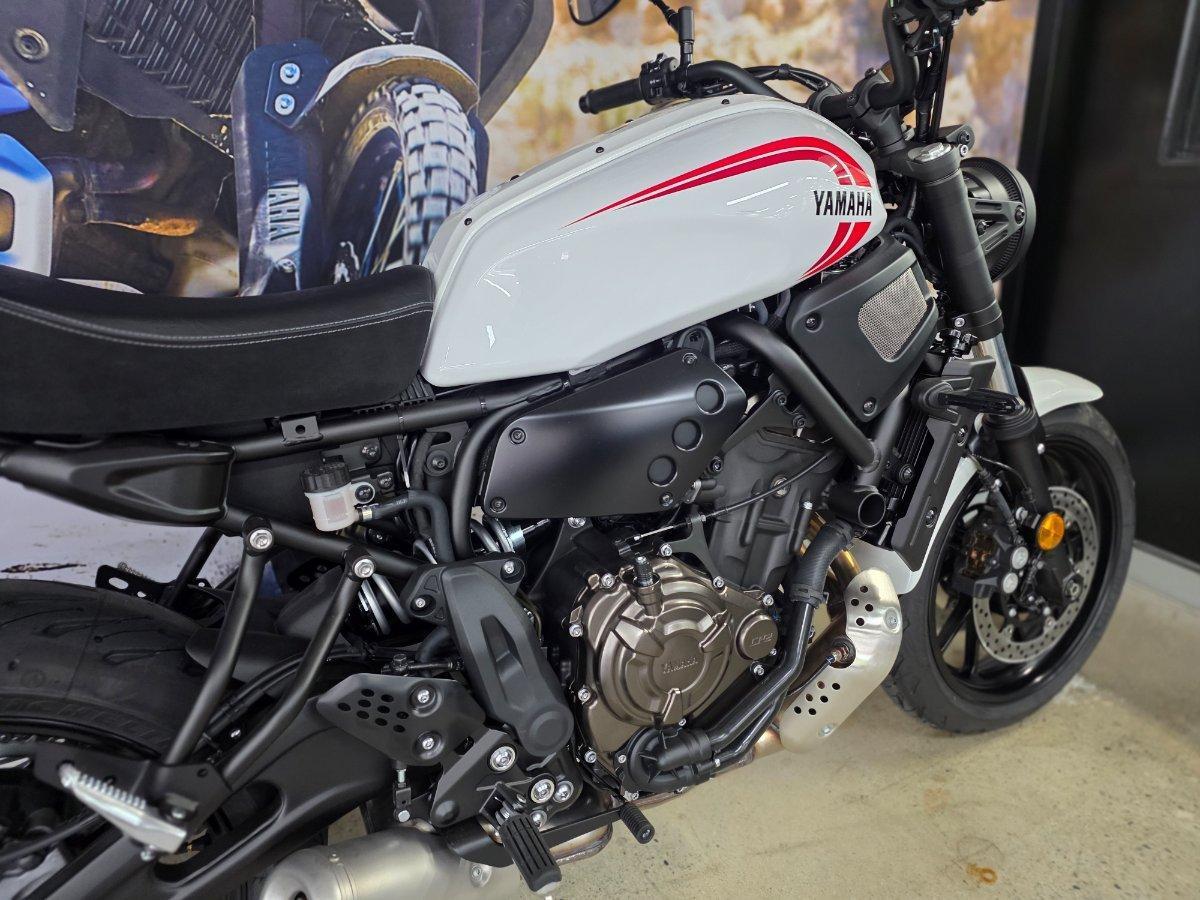 2025 YAMAHA XSR700 ROAD