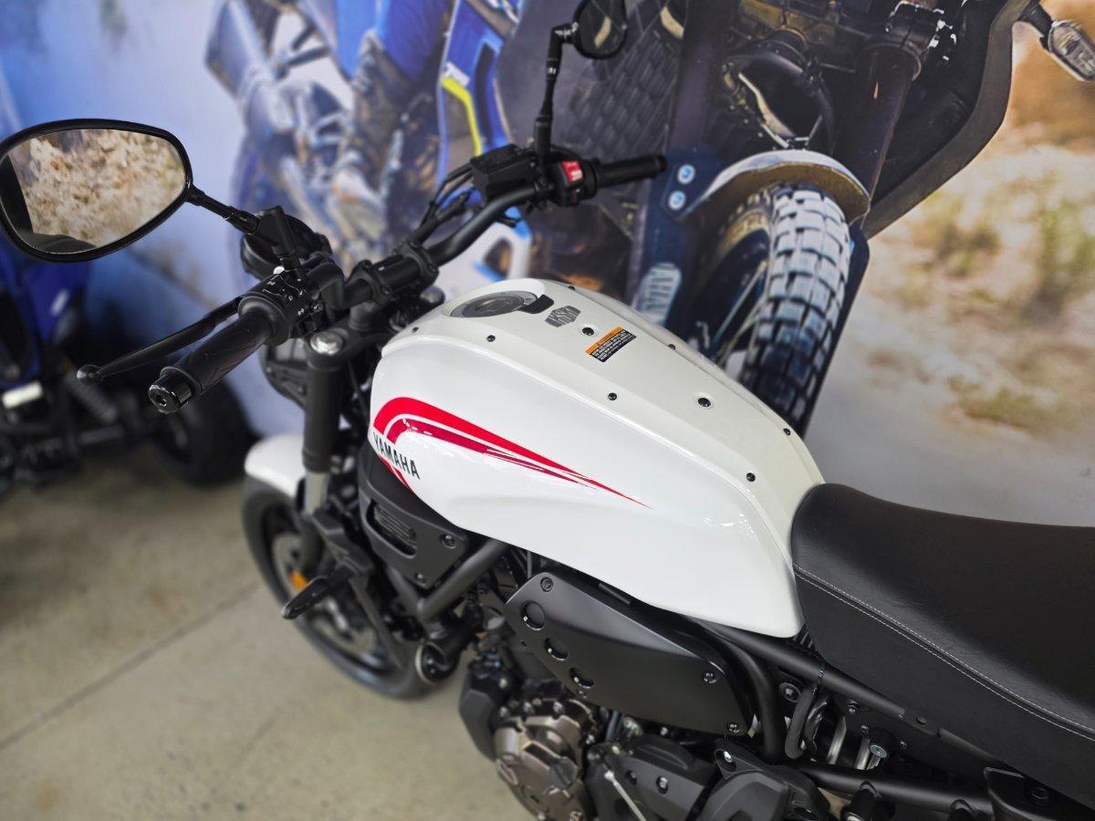 2025 YAMAHA XSR700 ROAD