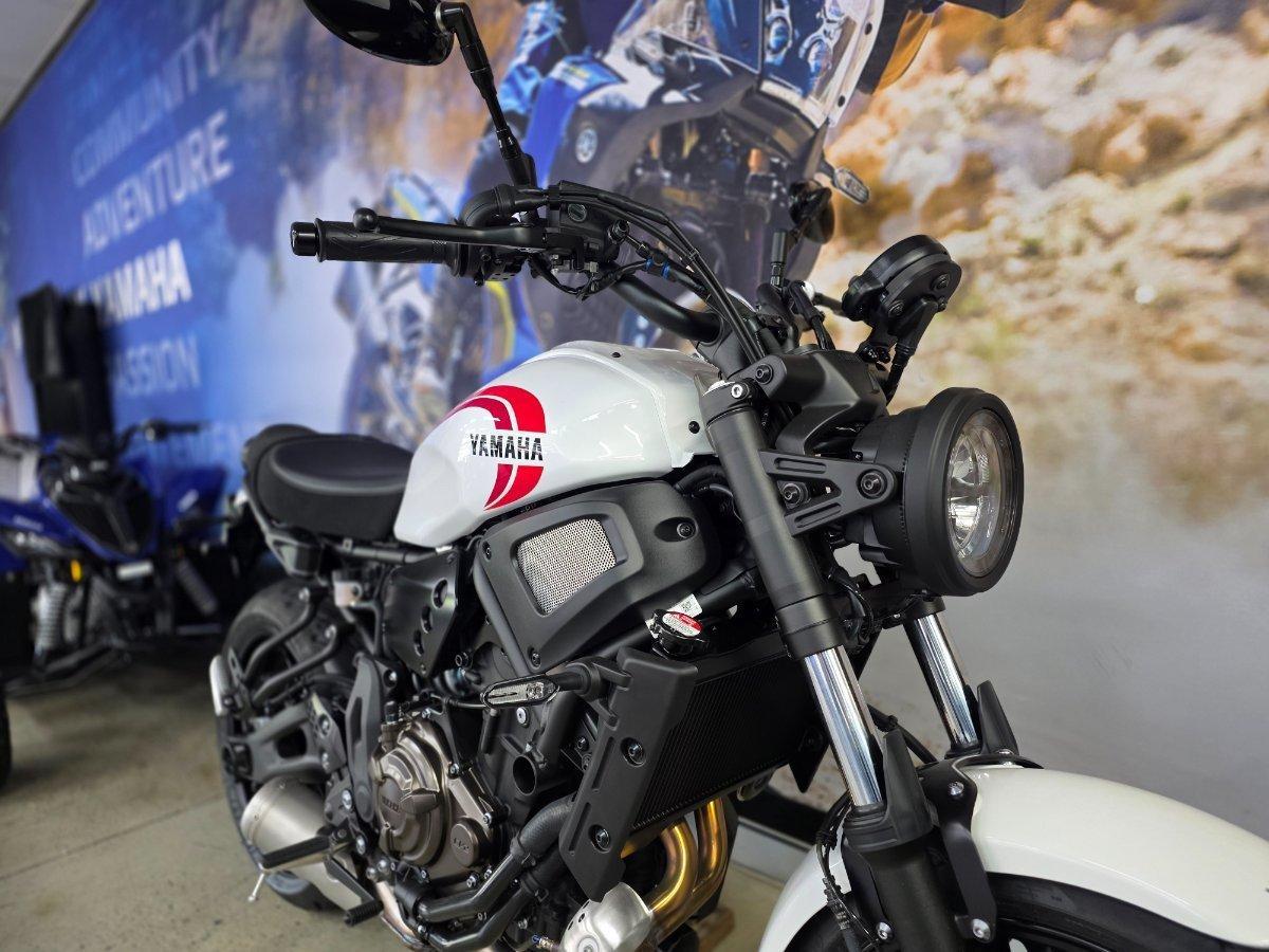 2025 YAMAHA XSR700 ROAD