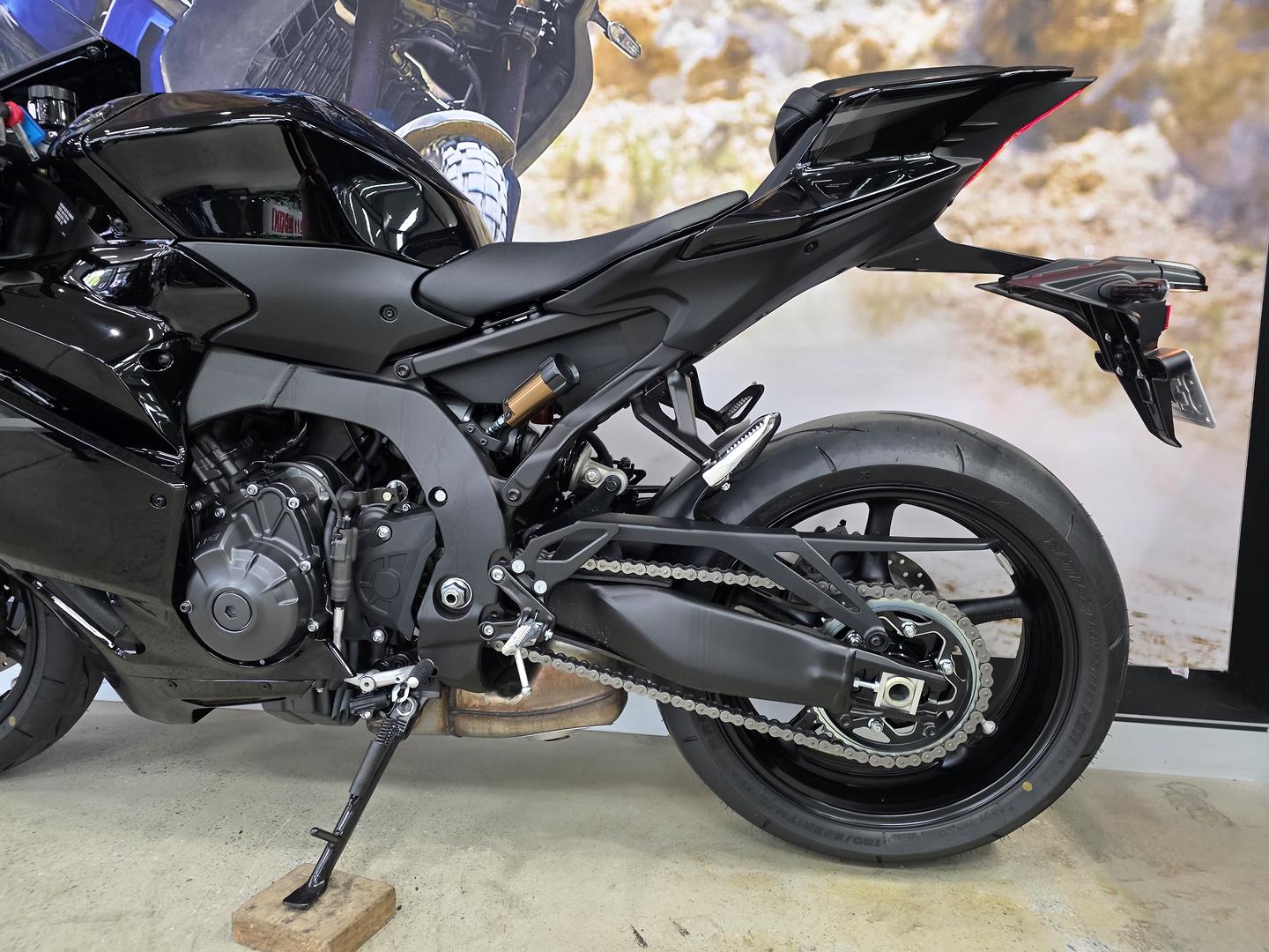 2026 YAMAHA YZF-R9 SPORTS