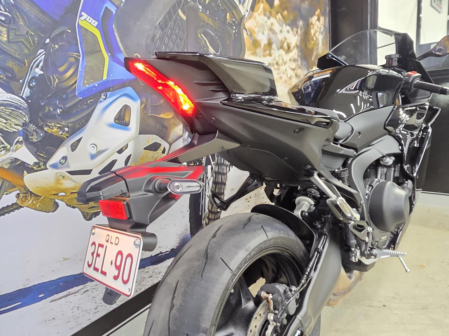 2026 YAMAHA YZF-R9 SPORTS