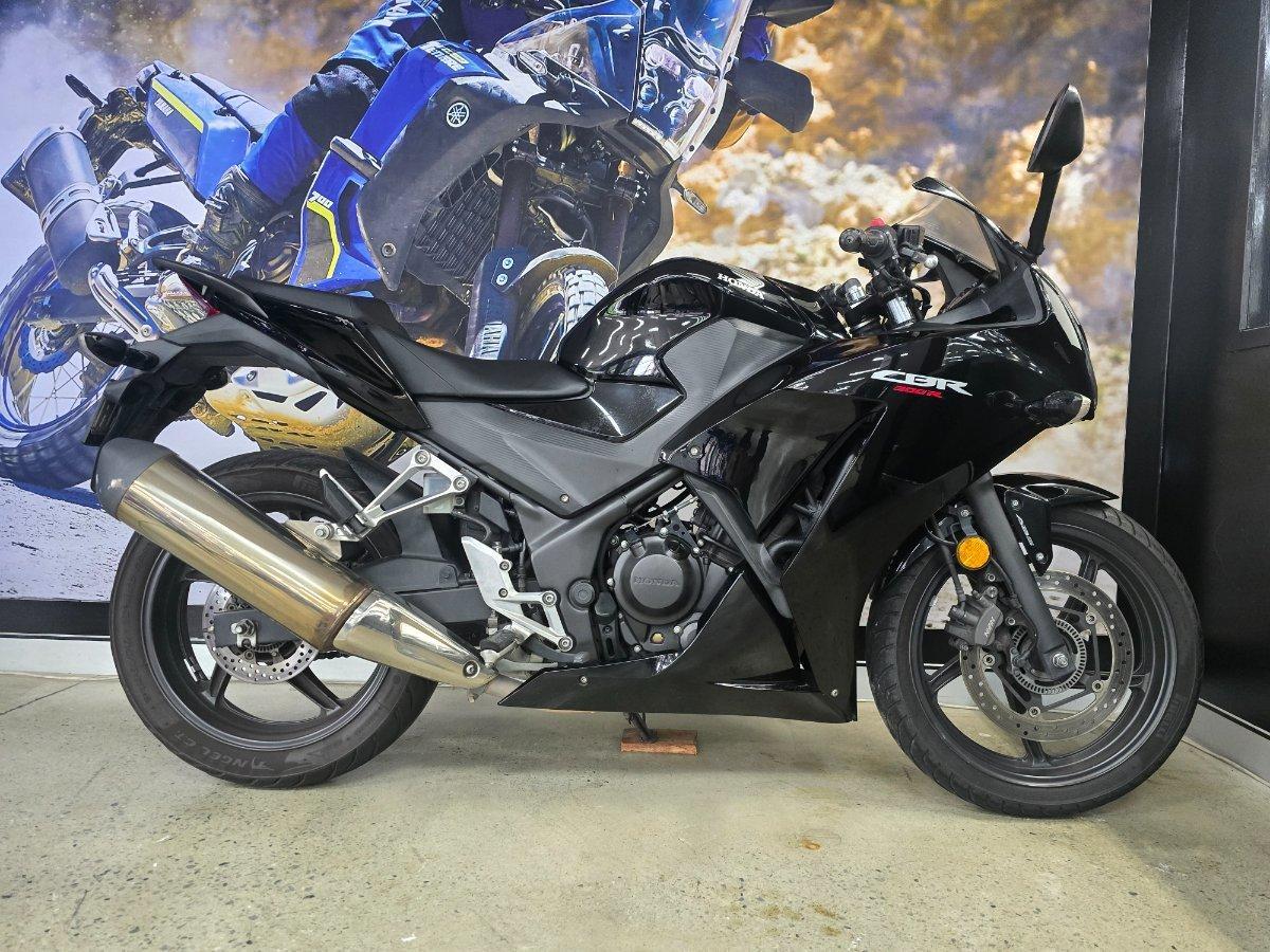 2014 HONDA CBR300R ROAD