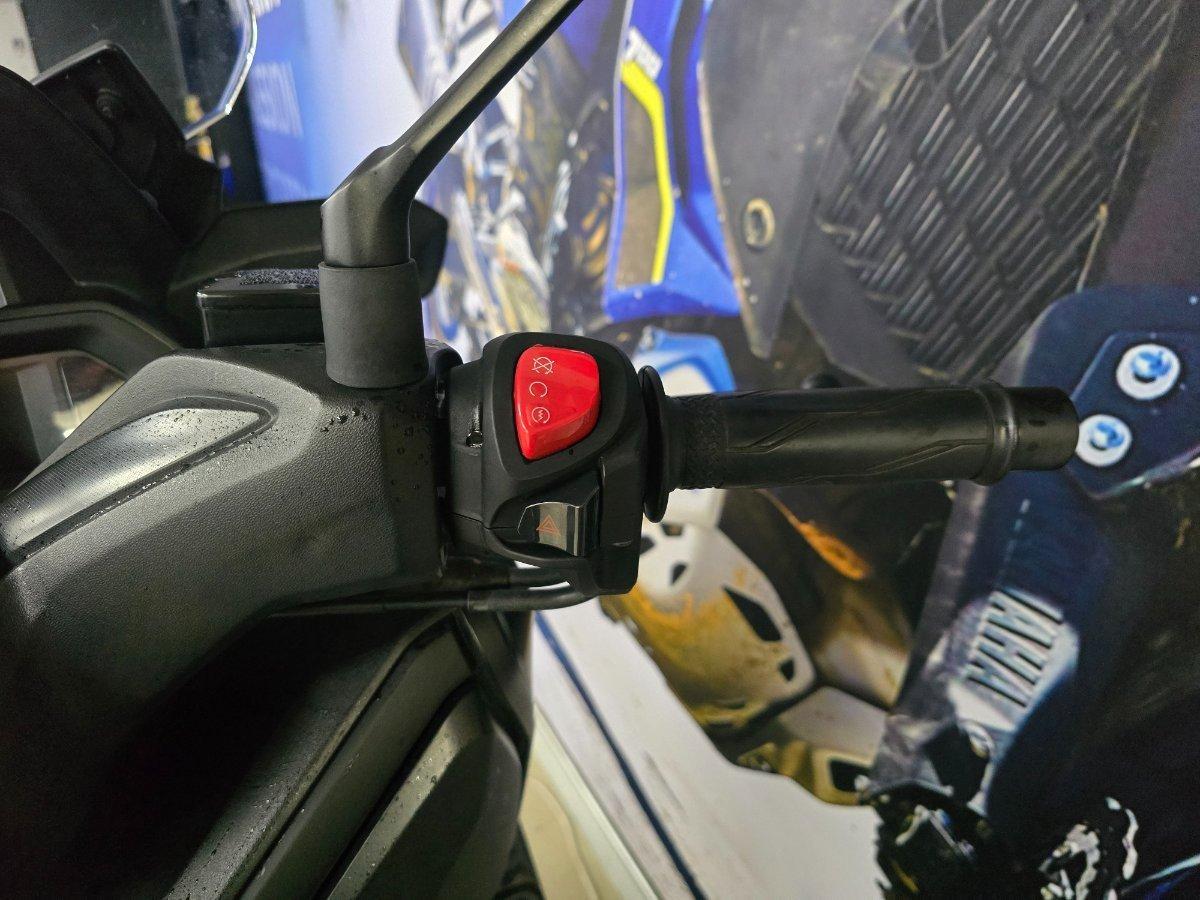 2023 YAMAHA XMAX 300 (CZD300A) SCOOTER